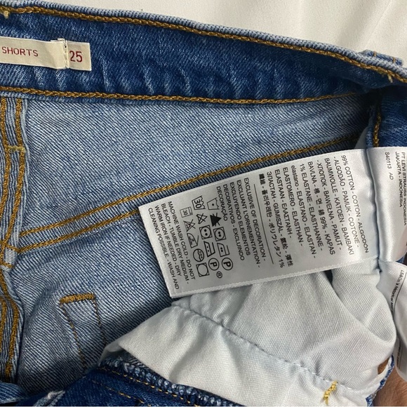Levis Ribcage Shorts - Picture 7 of 8
